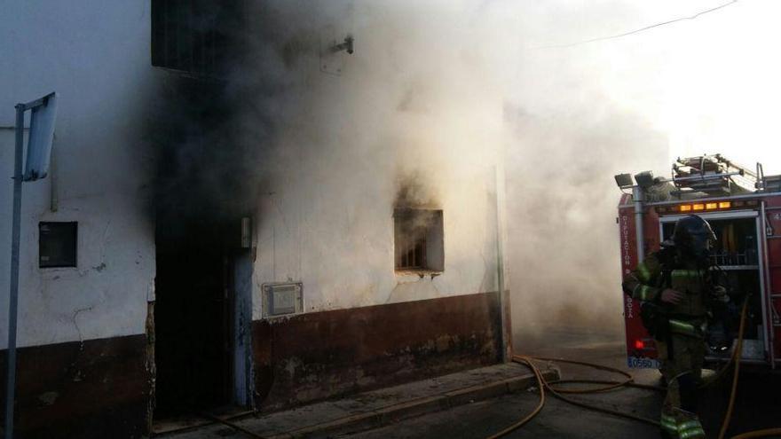 Sofocado un incendio en una vivienda de dos plantas en Alagón