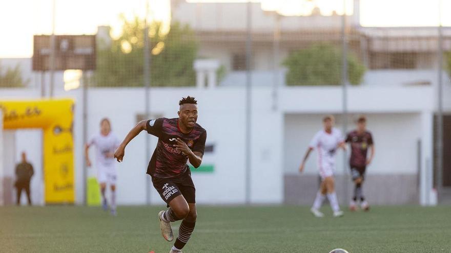 Entre Matías y José Mari castigan al Águilas FC