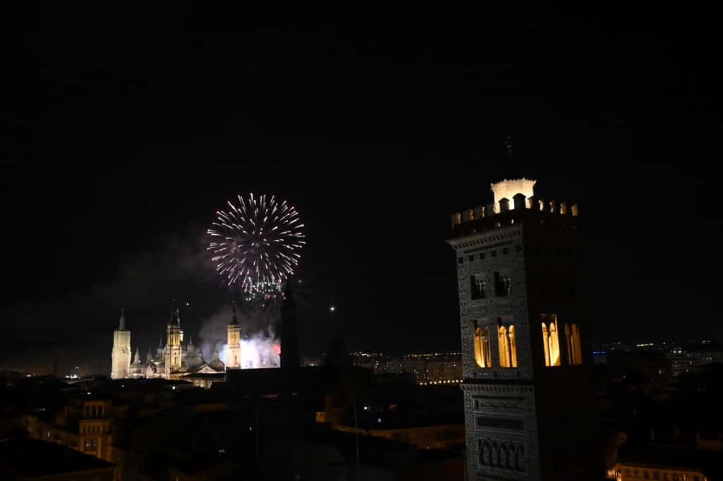 Los fuegos artificiales ponen un bonito broche final a las Fiestas del Pilar 2025