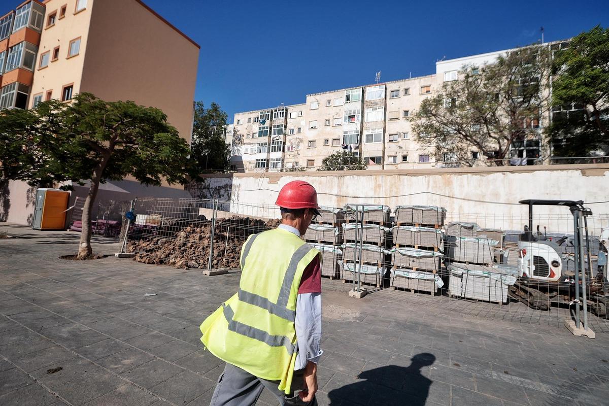 Obras de accesibilidad en la plaza de las Mil Viviendas de La Salud