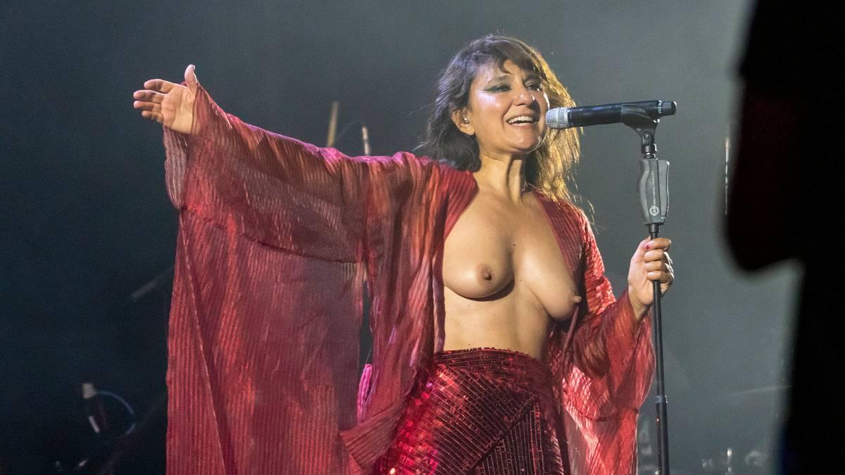 ELENA FERNÁNDEZ-PELLO | ¡Pechos fuera!