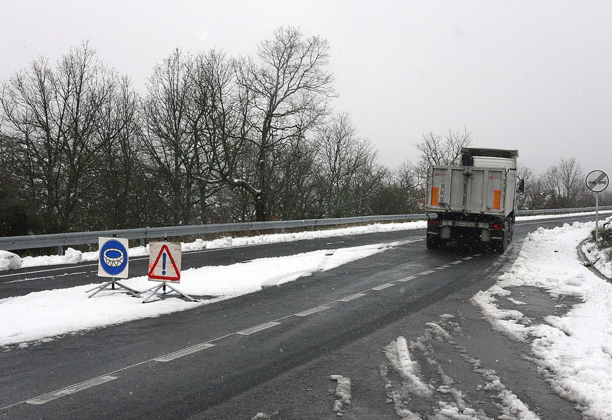 Temporal en Galicia: casas inundadas en Begonte, vientos de 178 km/h y nieve en las montañas de Lugo