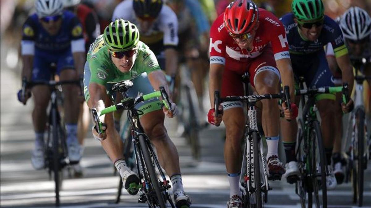 Sagan la carretera por la montaña en Río