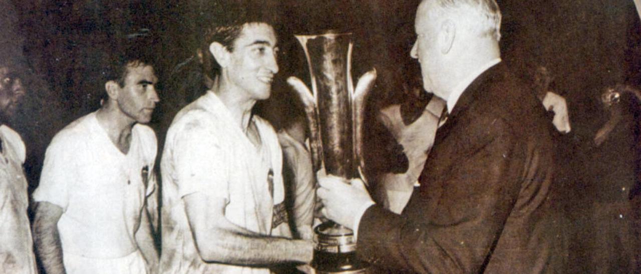 Stanley Rous entregó la Copa en Mestalla