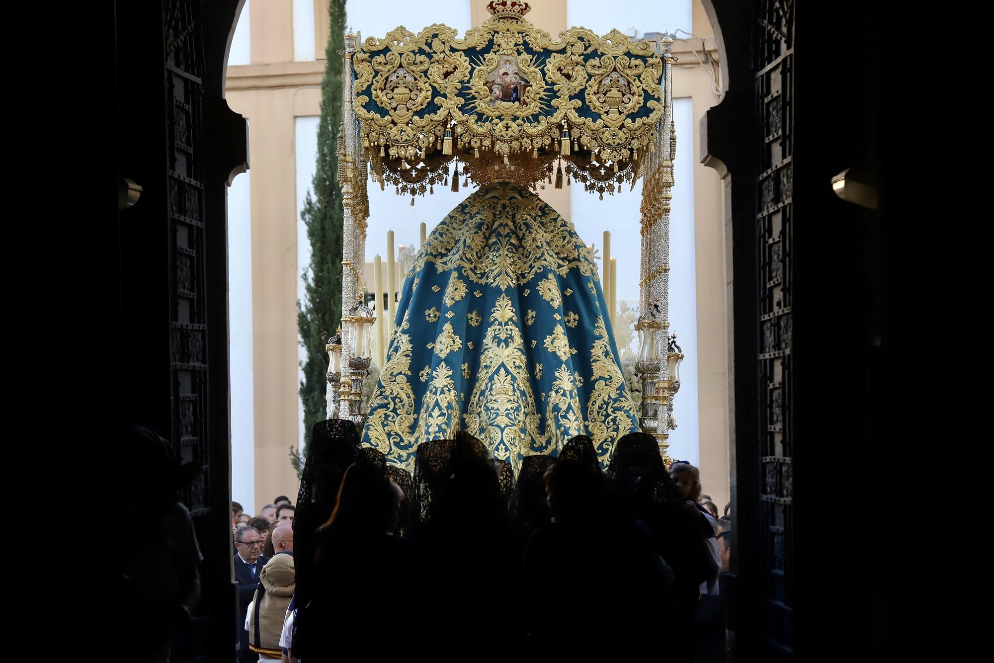 La procesión de la Hermanda de la Santa Faz en imágenes