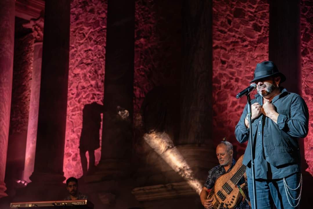 GALERÍA | El Barrio arrasa en el Teatro Romano de Mérida