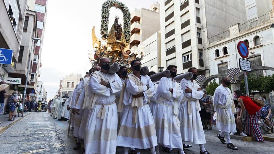La patrona, la Mare de Déu de Gràcia, ha procesionado por las calles de Vila-real tras casi dos años de pandemia.