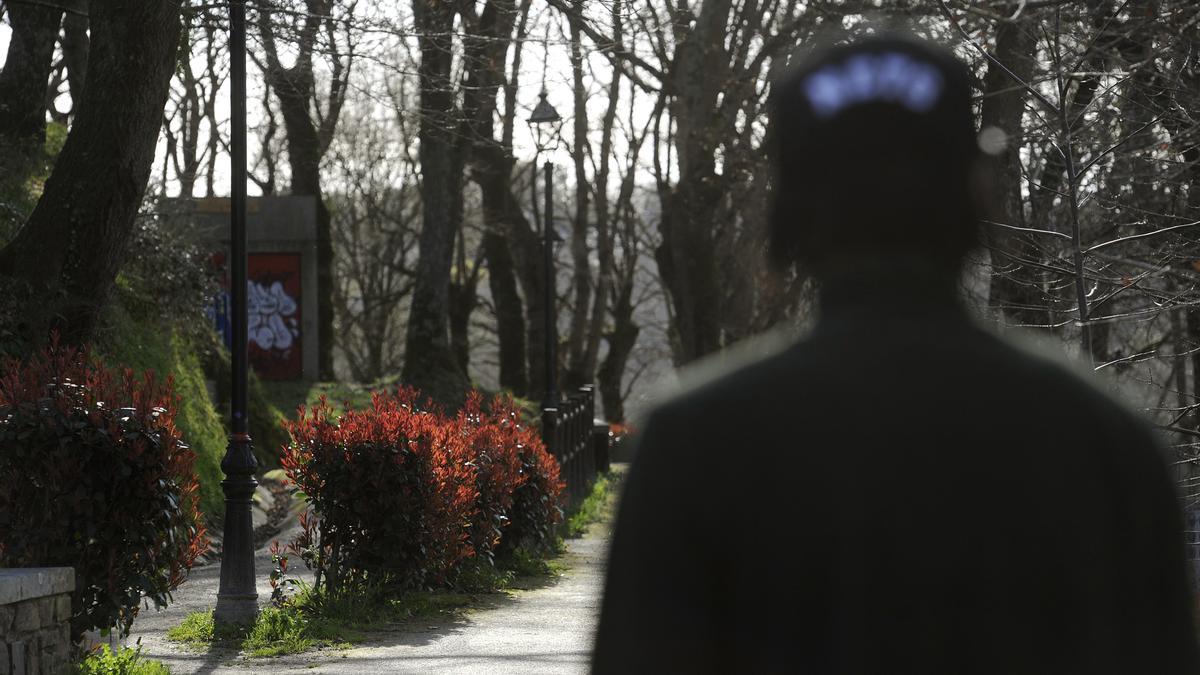 El Paseo do Pontiñas de Lalín con colorido en sus árboles y plantas.