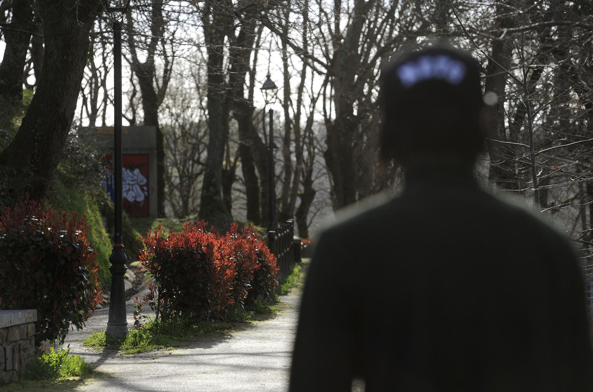 El Paseo do Pontiñas de Lalín con colorido en sus árboles y plantas.