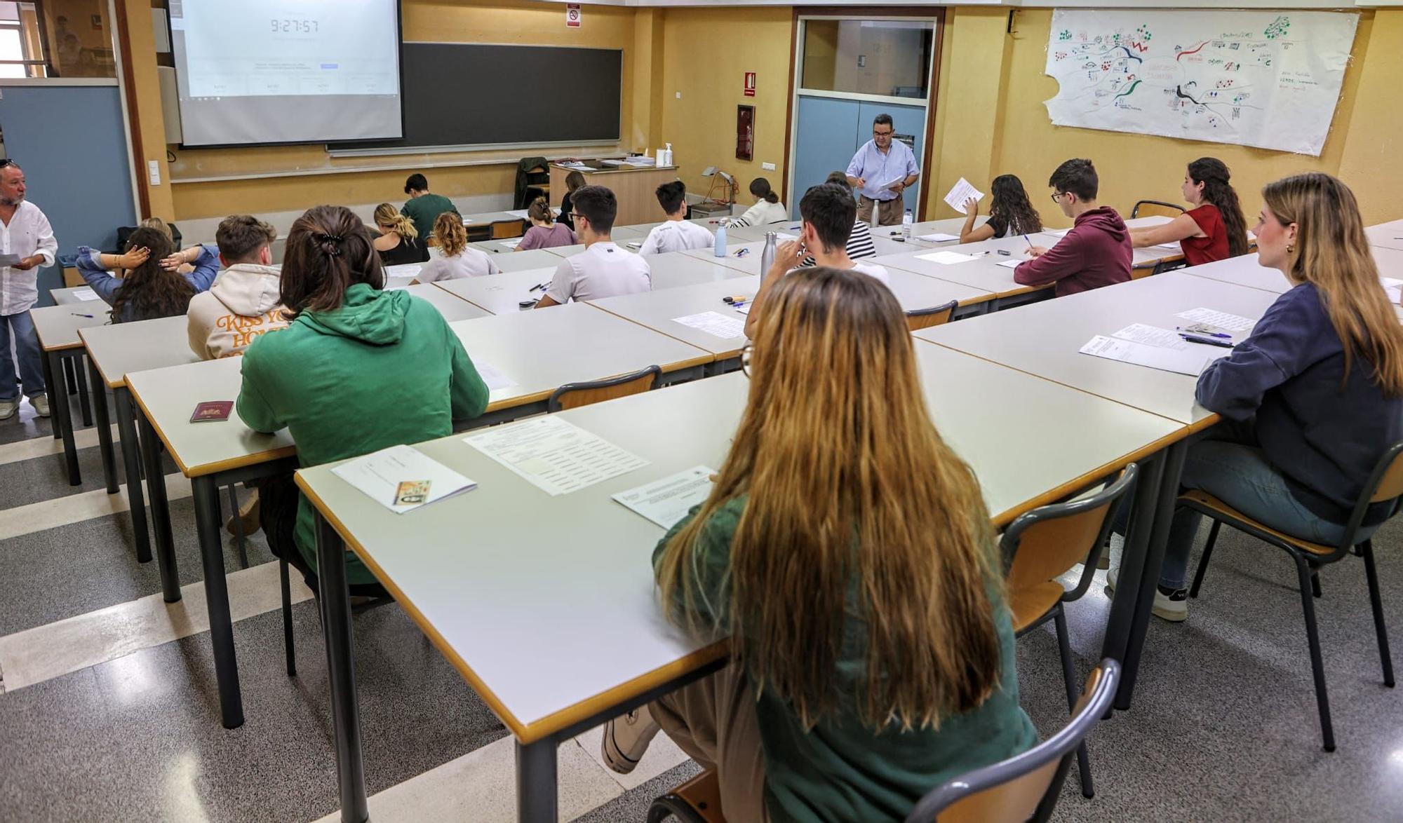 Exámenes acceso a la universidad en el Edificio de la UPV del Campus de Alcoy