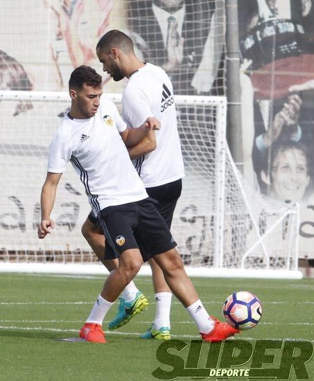 Caras largas tras perder ante el Betis