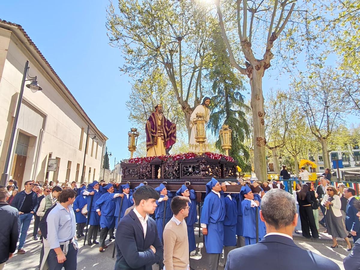Estación de penitencia del Señor de la Caridad en Lucena.