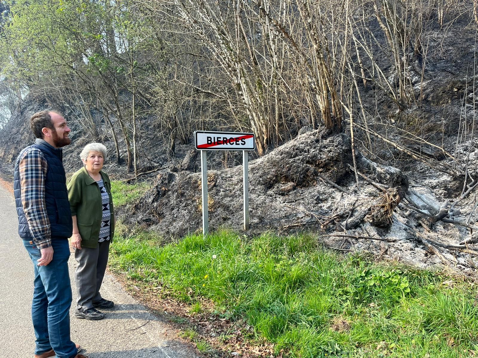 Segunda jornada en vilo por el fuego entre Piloña y Nava