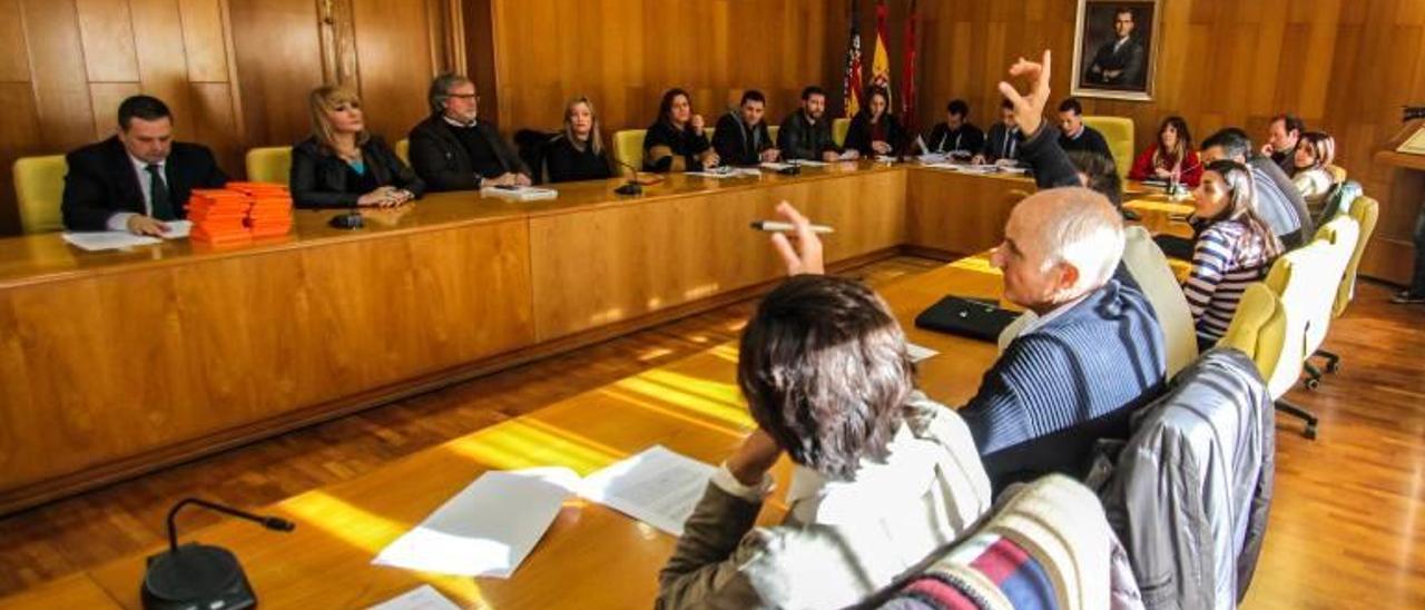 El PP denuncia que el retraso de los presupuestos paraliza Elda