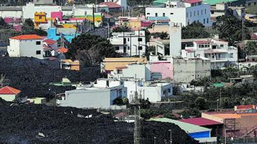 El magma ha entrat al barri de La Laguna | REUTERS