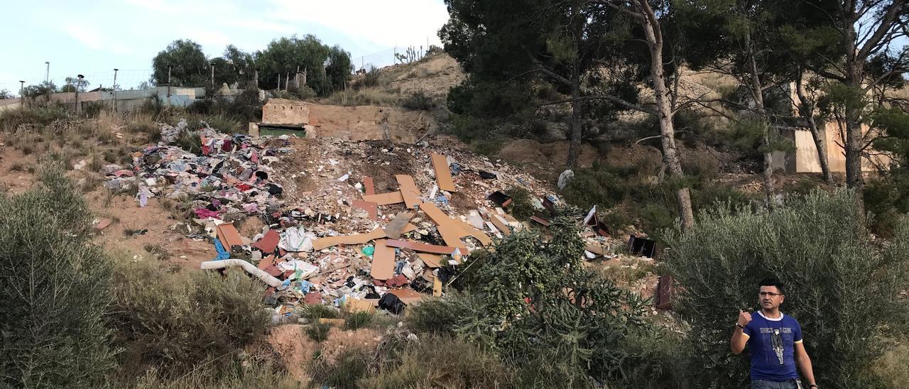 Los vertidos en la zona de El Sapo se repiten todos los veranos.