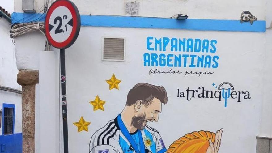 Borran el graffiti de Messi en la calle Alfayatas