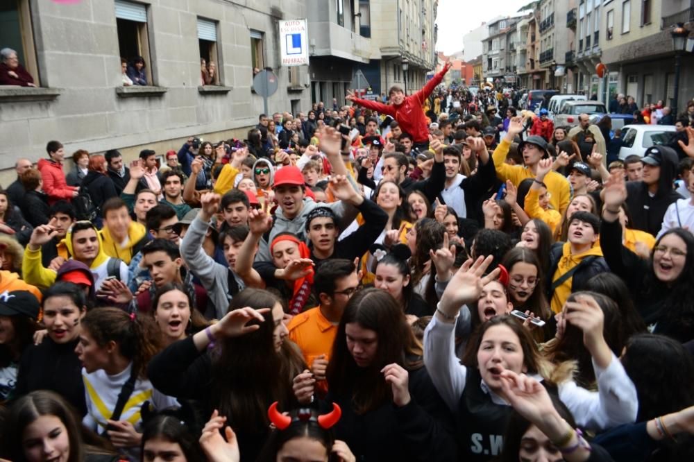 Moaña dice adiós al Entroido con el Enterro da Sardiña