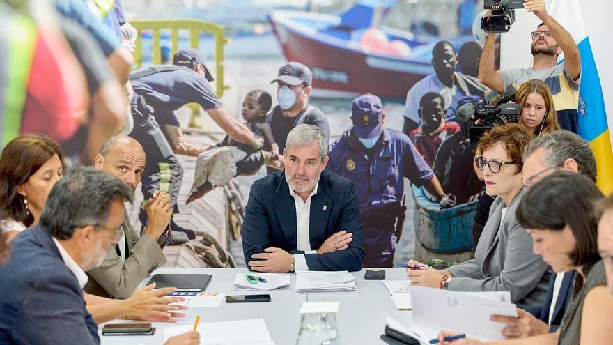 Fernando Clavijo se reúne en Madrid con ONG para abordar la emergencia migratoria en Canarias