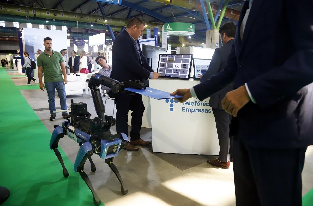 El perro robot &quot;Spot&quot; de tecnología 5G, una de las innovaciones presentes en Greencities y S-Moving.