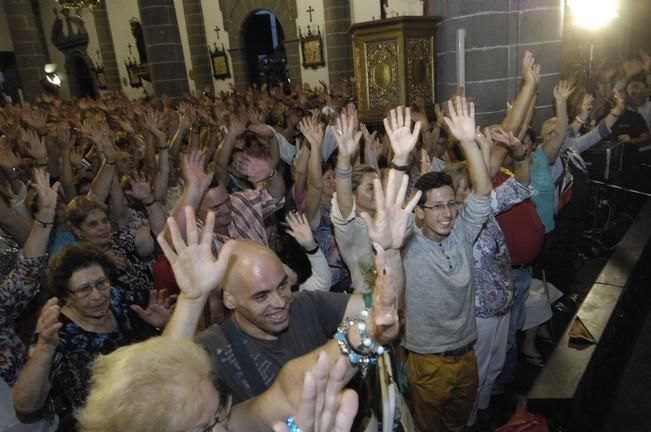 BAJADA DE LA VIRGEN DEL PINO DE SU CAMERIN