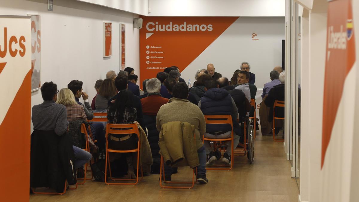Reunión de Carlos Pérez Nievas con militantes de Zaragoza en la sede de Ciudadanos, donde se ha anunciado el candidato en Zaragoza.