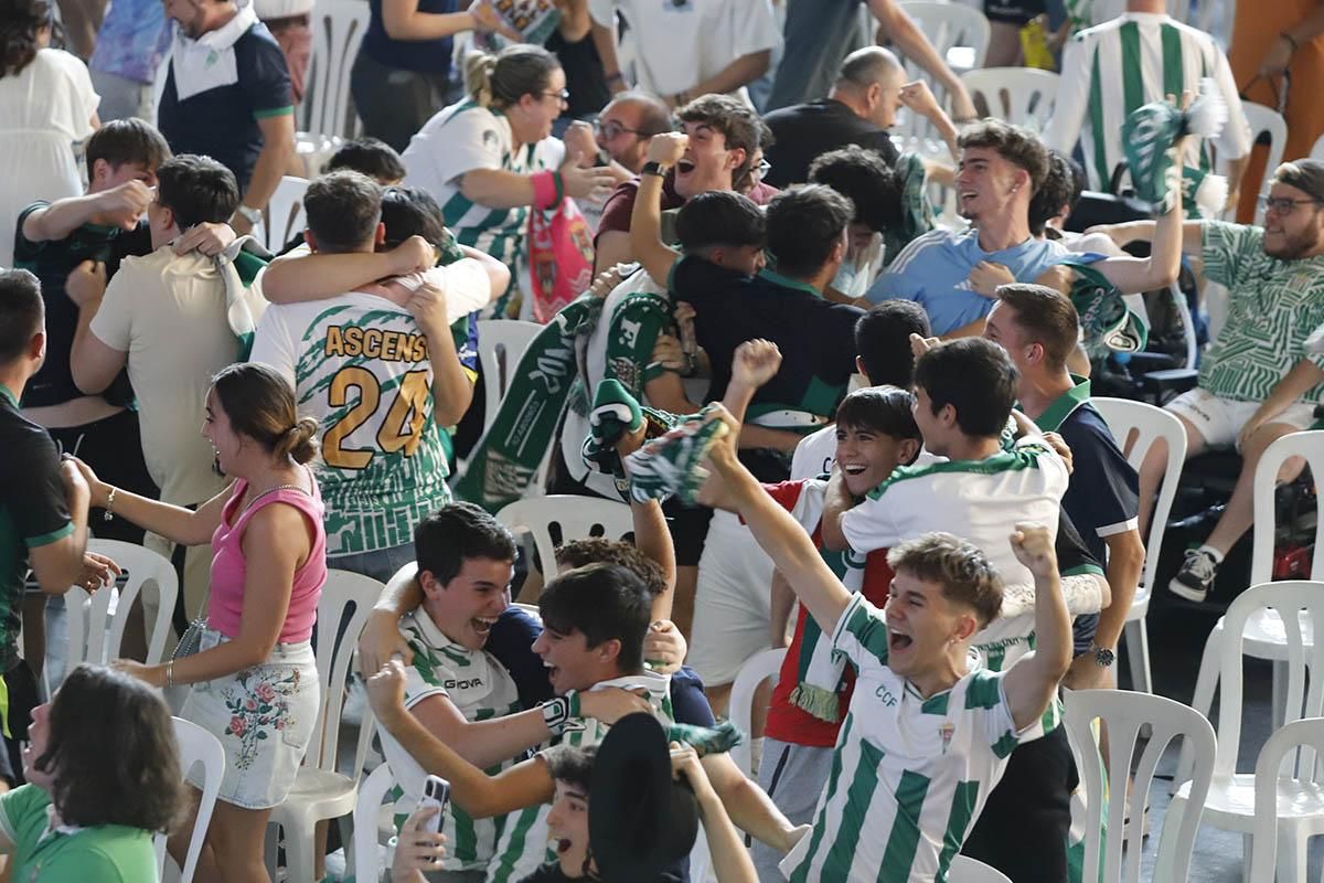Play off de ascenso | La afición cordobesista en Vista Alegre, en imágenes