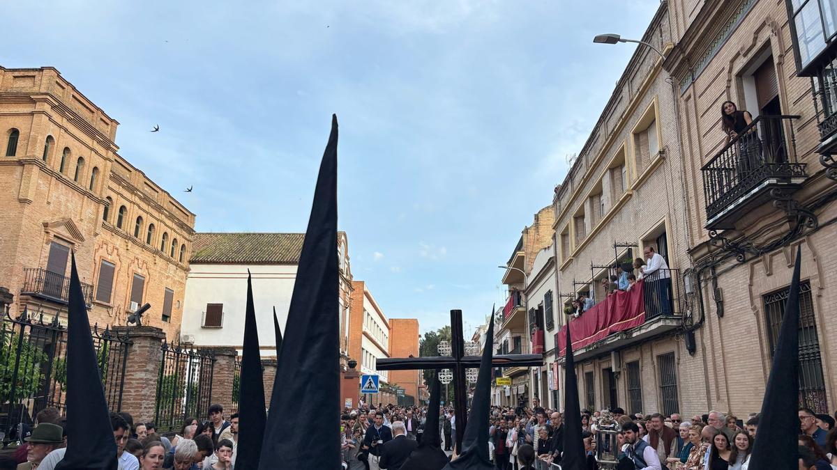 La cruz de guía de Pasión y Muerte en la calle
