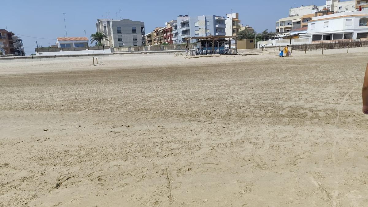 Una perspectiva de la playa de Motilla, este martes, recuperada de los efectos del temporal del fin de semana.