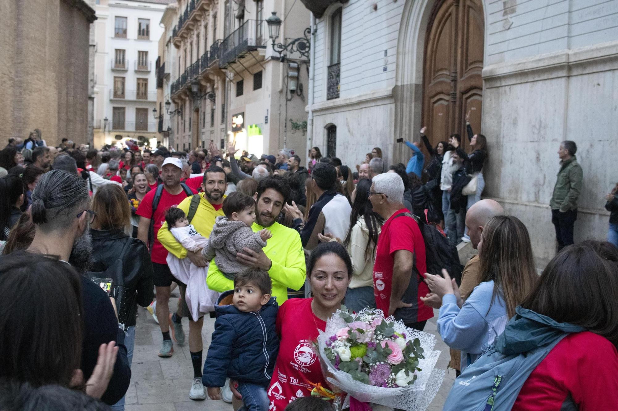 Más de 140 personas peregrinan de Canals a València