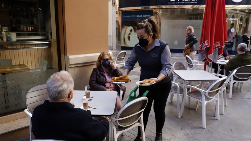 El PP de Alicante pide retrasar media hora el toque de queda para que el cierre de la hostelería a las 22 horas sea real