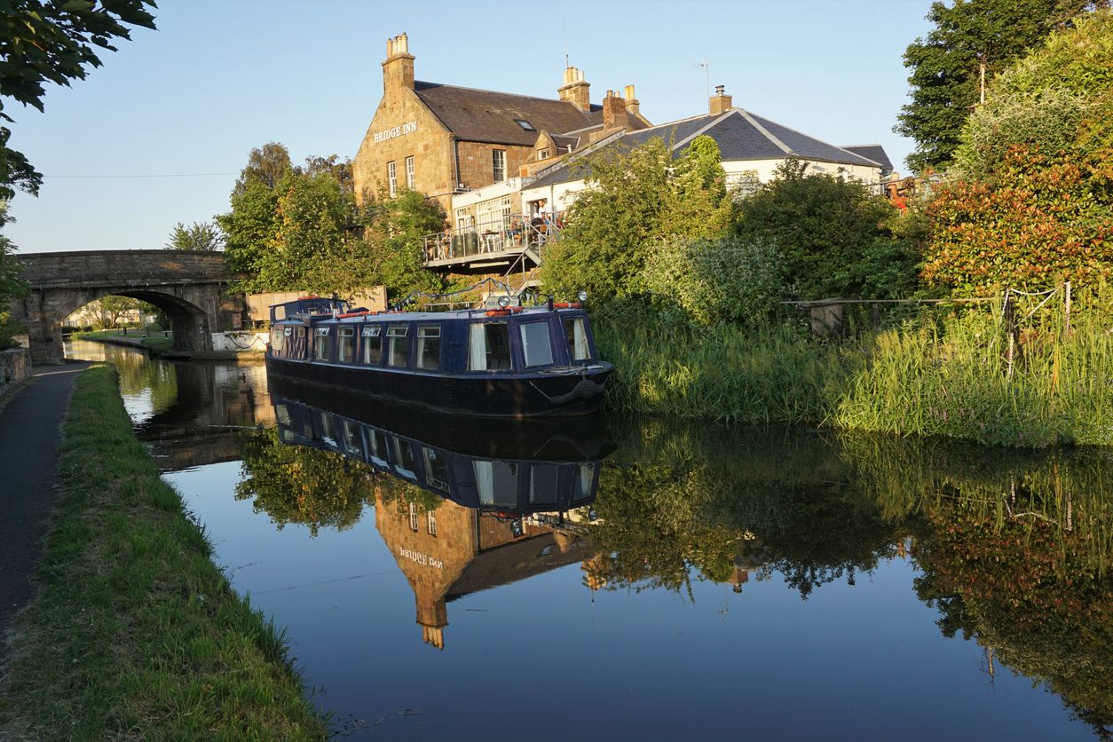 Union Canal cuenta con diversos restaurantes de comida local.