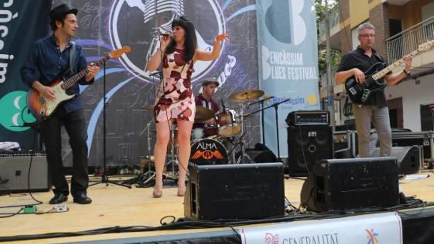 White Towels Blues Band en la plaza de los Dolores.