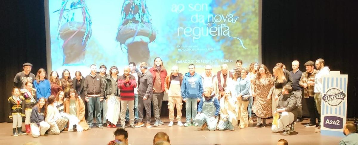 Participantes na festa e no documental