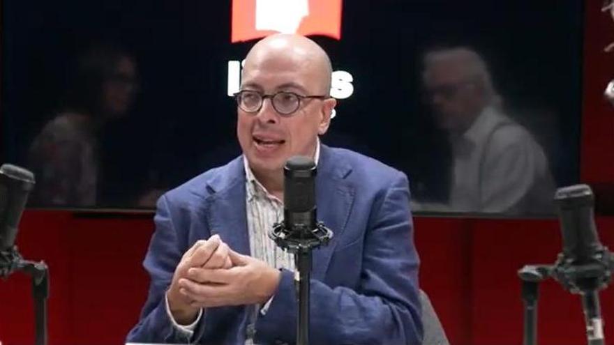 Jorge Volpi, en el videopódcast del suplemento ABRIL: "Hay una conjunción peligrosísima entre los nuevos autoritarismos populistas y el aparato tecnológico que rige nuestras vidas"