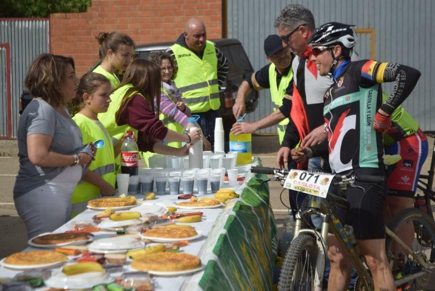 Marcha de ciclismo y senderismo en Carbajales de A