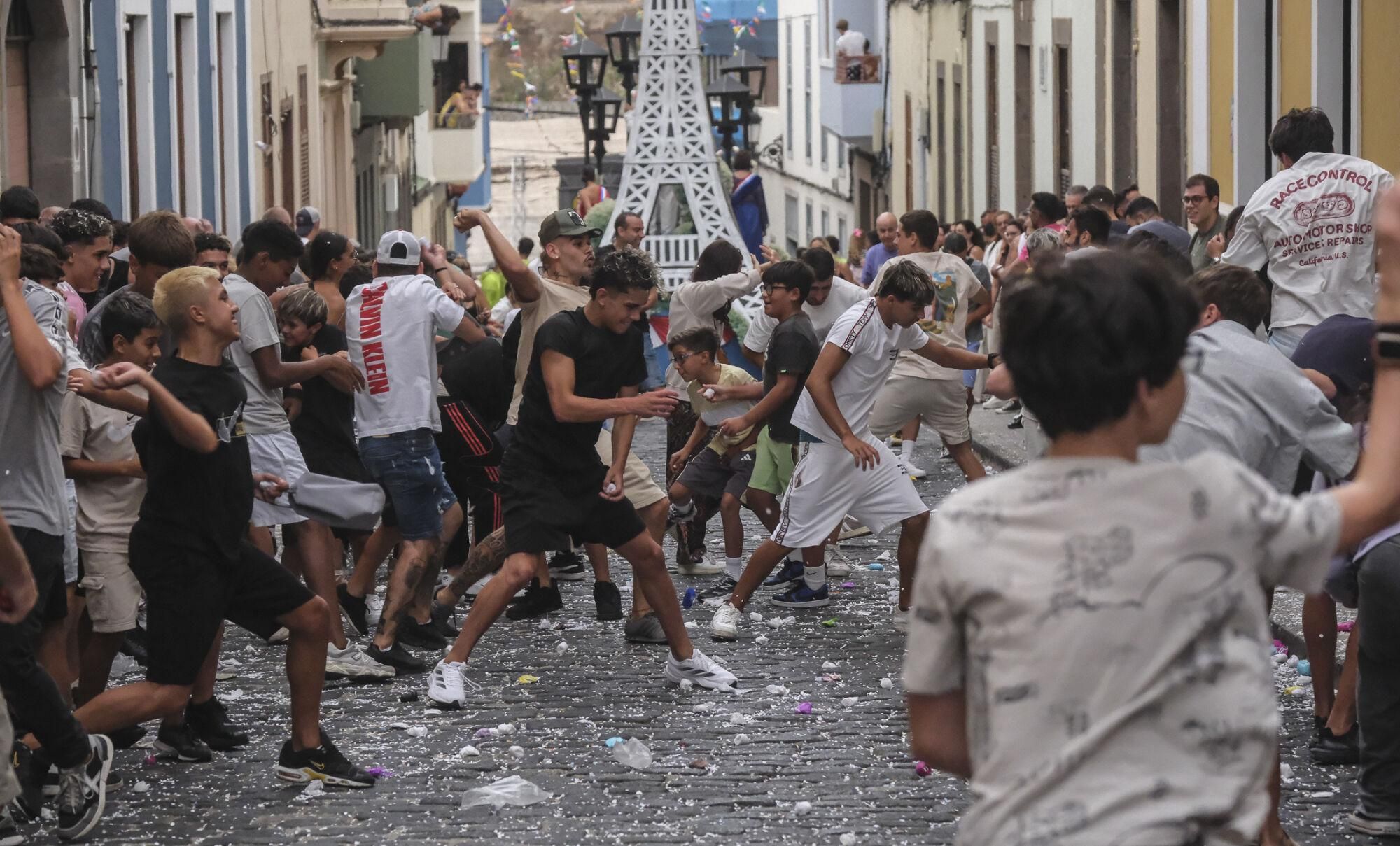 Batalla de flores en las Fiestas de la Virgen de Guíaa