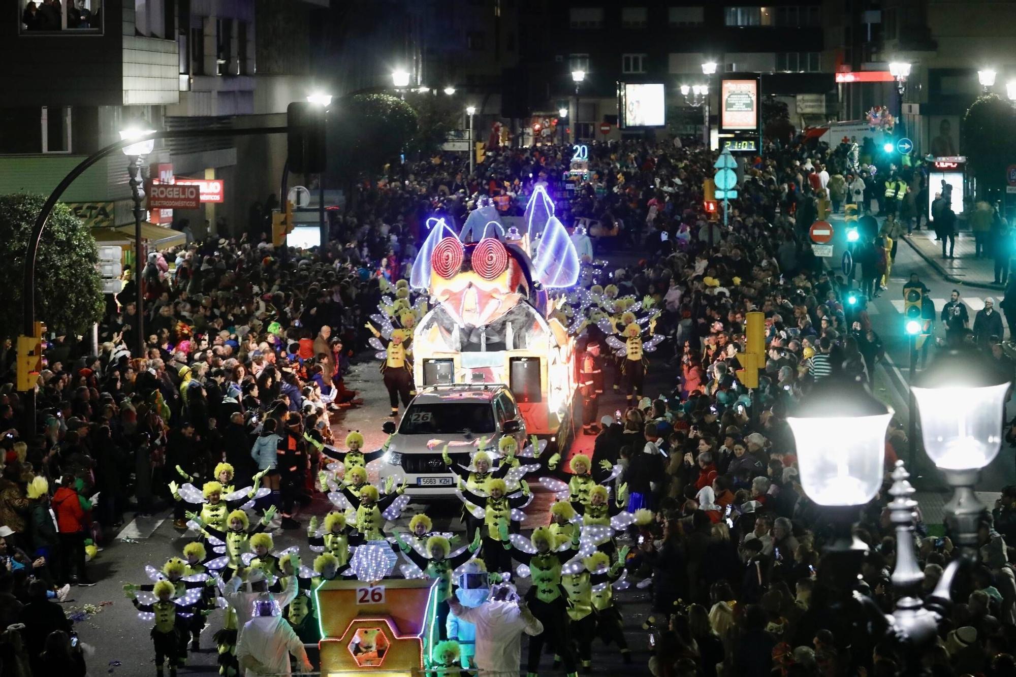 Así fue el multitudinario desfile del Antroxu de Gijón (en imágenes)