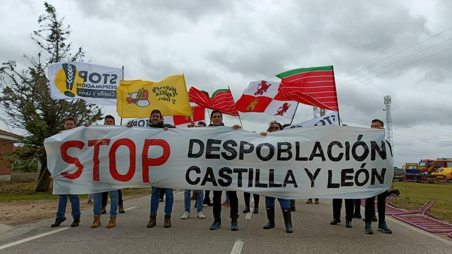 Jóvenes de Castilla y León reclama &quot;un futuro digno&quot; en Villalar