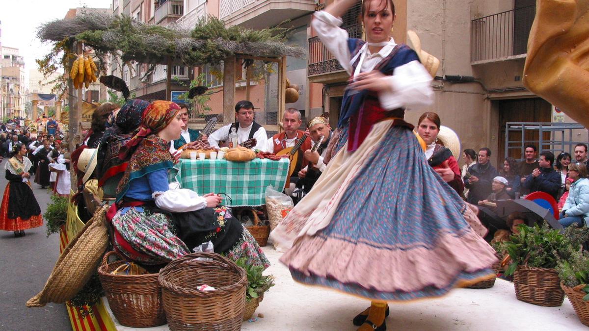 Imagen de archivo del Pregó a su paso por la calle Sanahuja de Castelló.