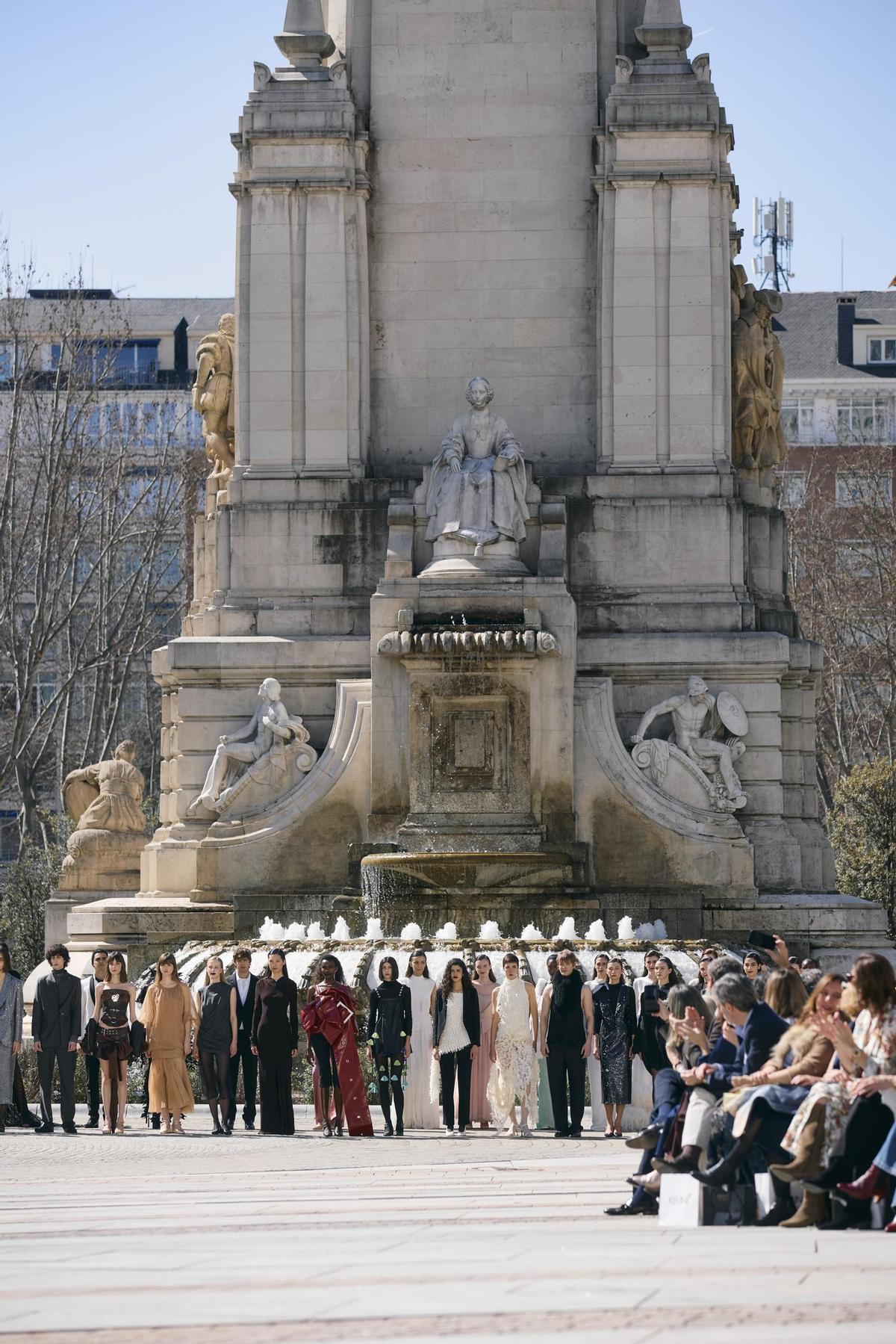 Desfile inaugural de OMODA Madrid es Moda en 2025.