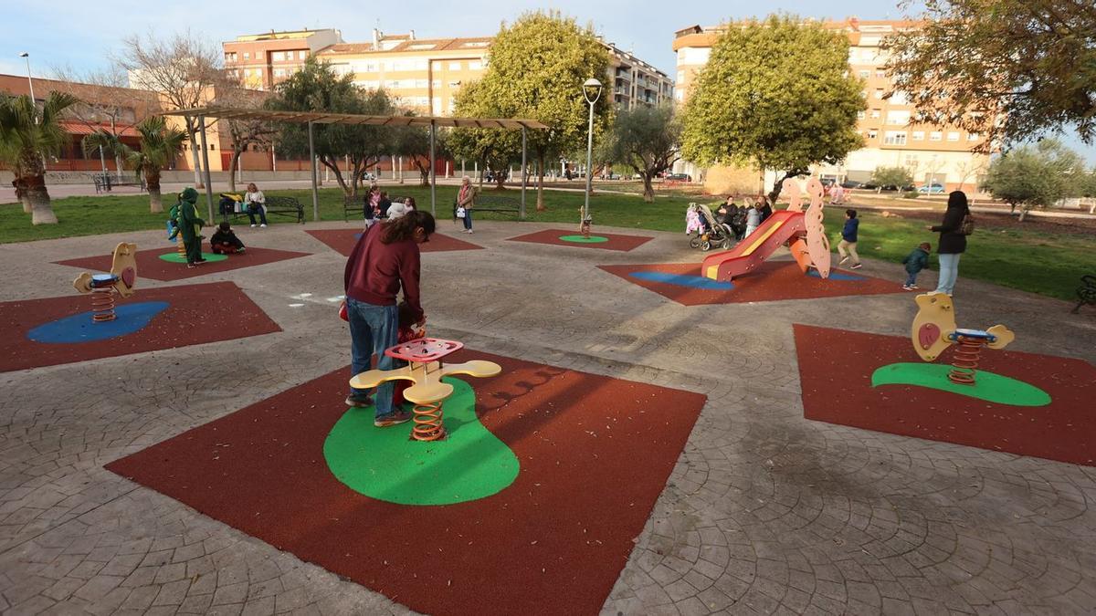 Dins el pla de reparació d’espais de jocs infantils, una de les últimes actuacions ha estat el Botànic Calduch.
