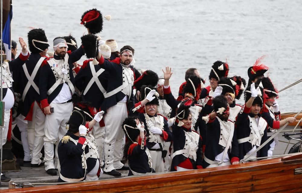 El casco vello acoge la recreación de la gesta histórica ocurrida en 1809 ante un valeroso público que desafió a la persistente lluvia y el viento