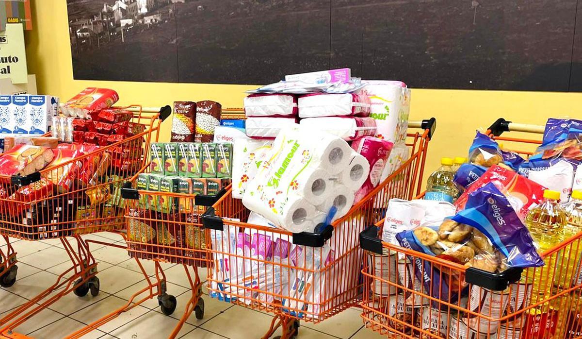 Parte de la gran recogida de alimentos para la Asociación Renacer.