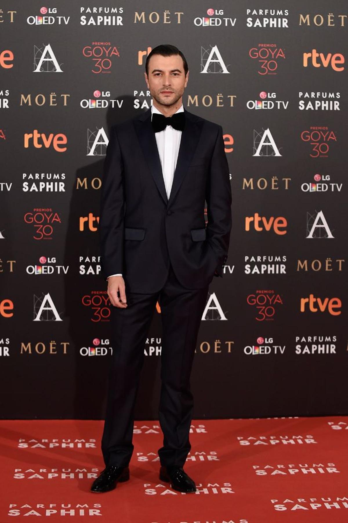 Javier Rey con traje de Pedro del Hierro en los Premios Goya 2016