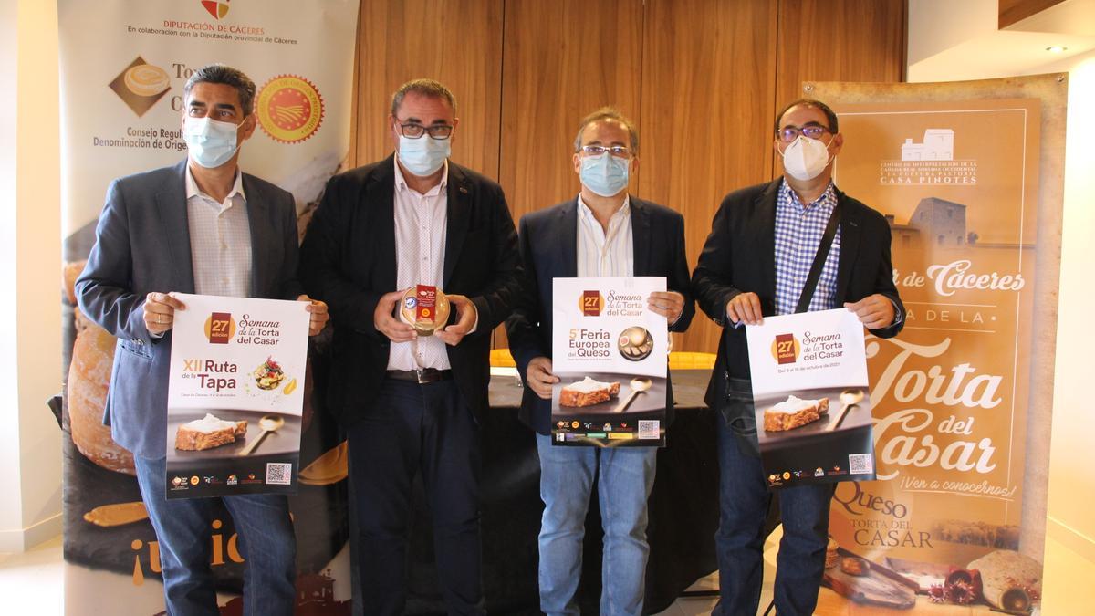 Javier Muñoz, director técnico Torta del Casar, Ángel Pacheco, presidente denominación de origen, Rafael Pacheco, alcalde de Casar de Cáceres y  José Suárez., Tagus.