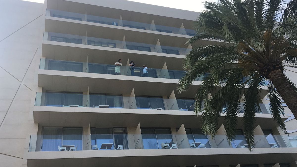 Fallecen dos jóvenes de 22 y 26 años tras precipitarse desde un hotel de Ibiza