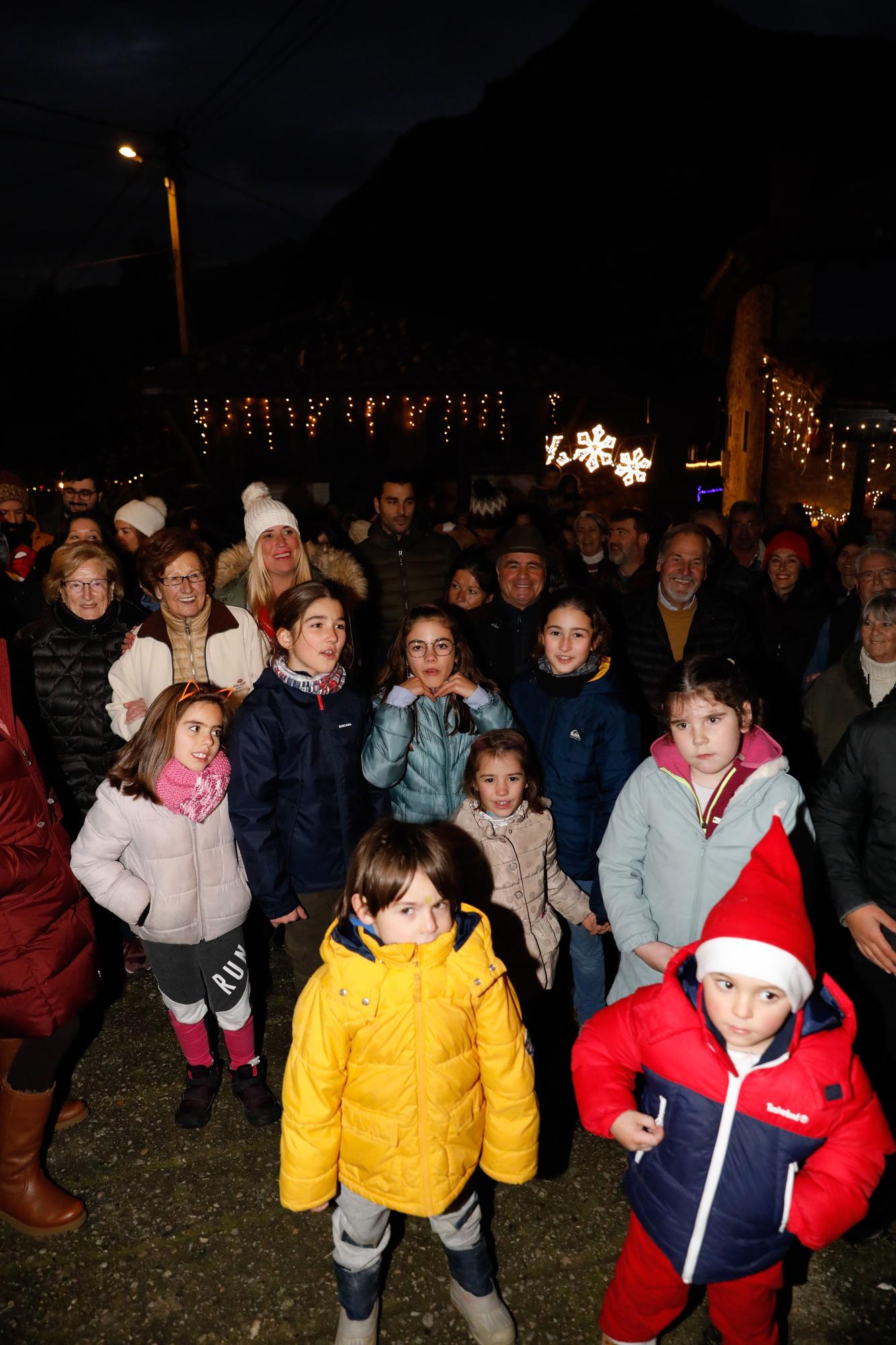 El pueblo más navideño del mundo está en Quirós: así se ilumina Aciera