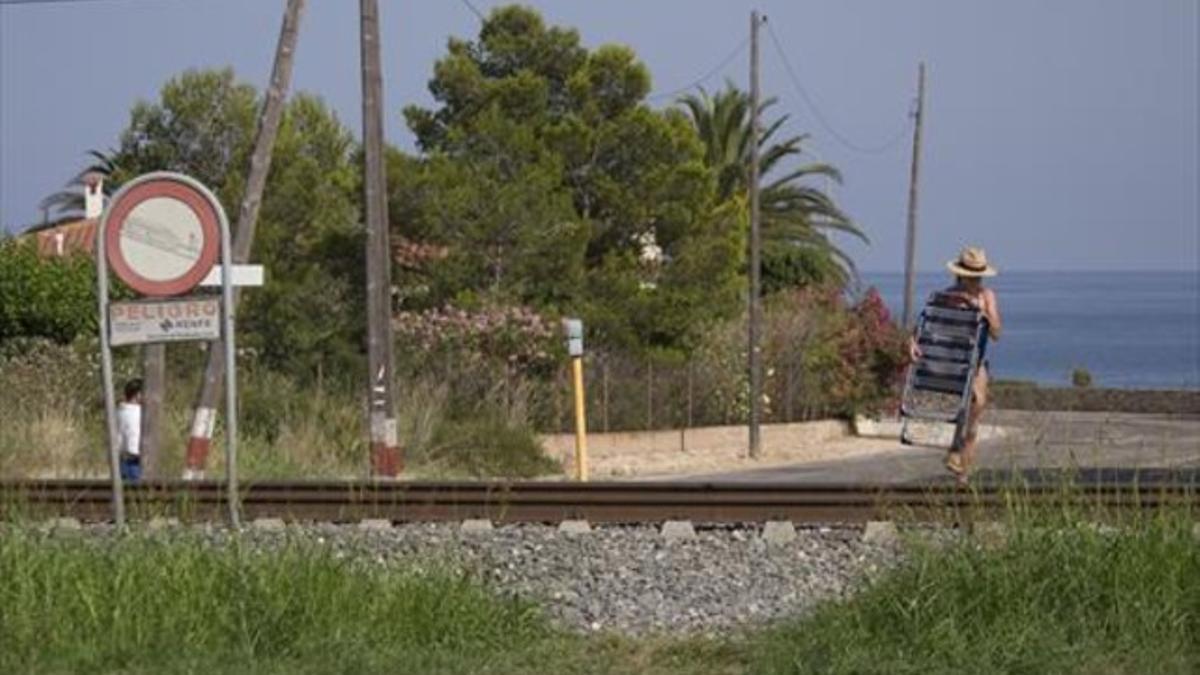 El tramo urbano de Miami Platja donde fue arrollada la turista belga, poco después del siniestro.