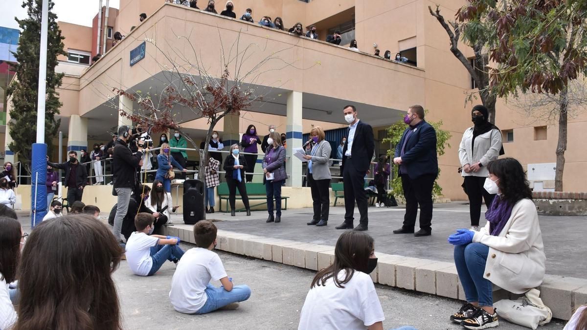 Acto feminista en el Instituto Carrús de Elche